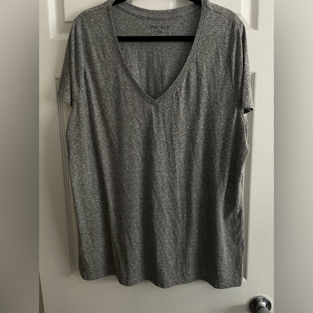 Ava & Viv grey vneck tshirt 2x